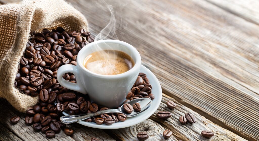 taza de café en grano